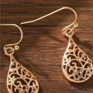 Luxury classic Elegant Gold Filigree Teardrop Earrings
